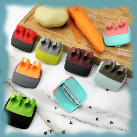 HAND VEGETABLE PEELER – Rankinis daržovių skustuvas 2 + 1 NEMOKAMAI slider