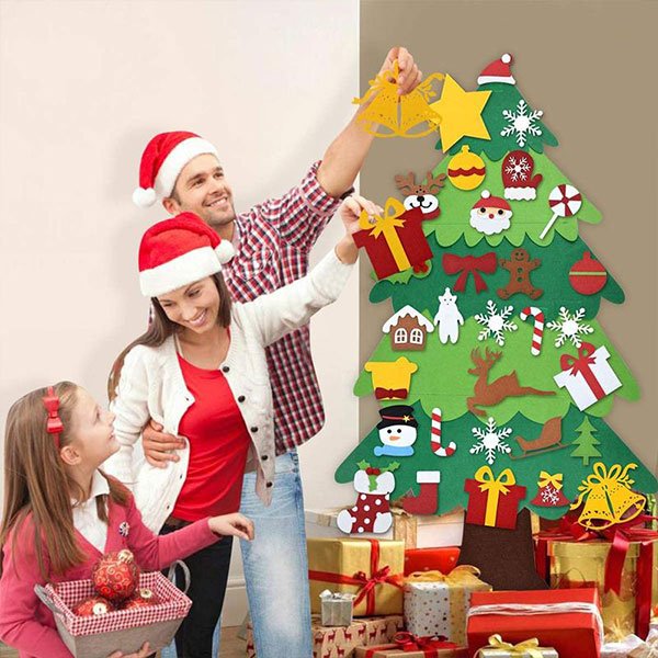 FELT CHRISTMAS TREE – Kalėdų eglutė ir žaisliukų rinkinys iš veltinio